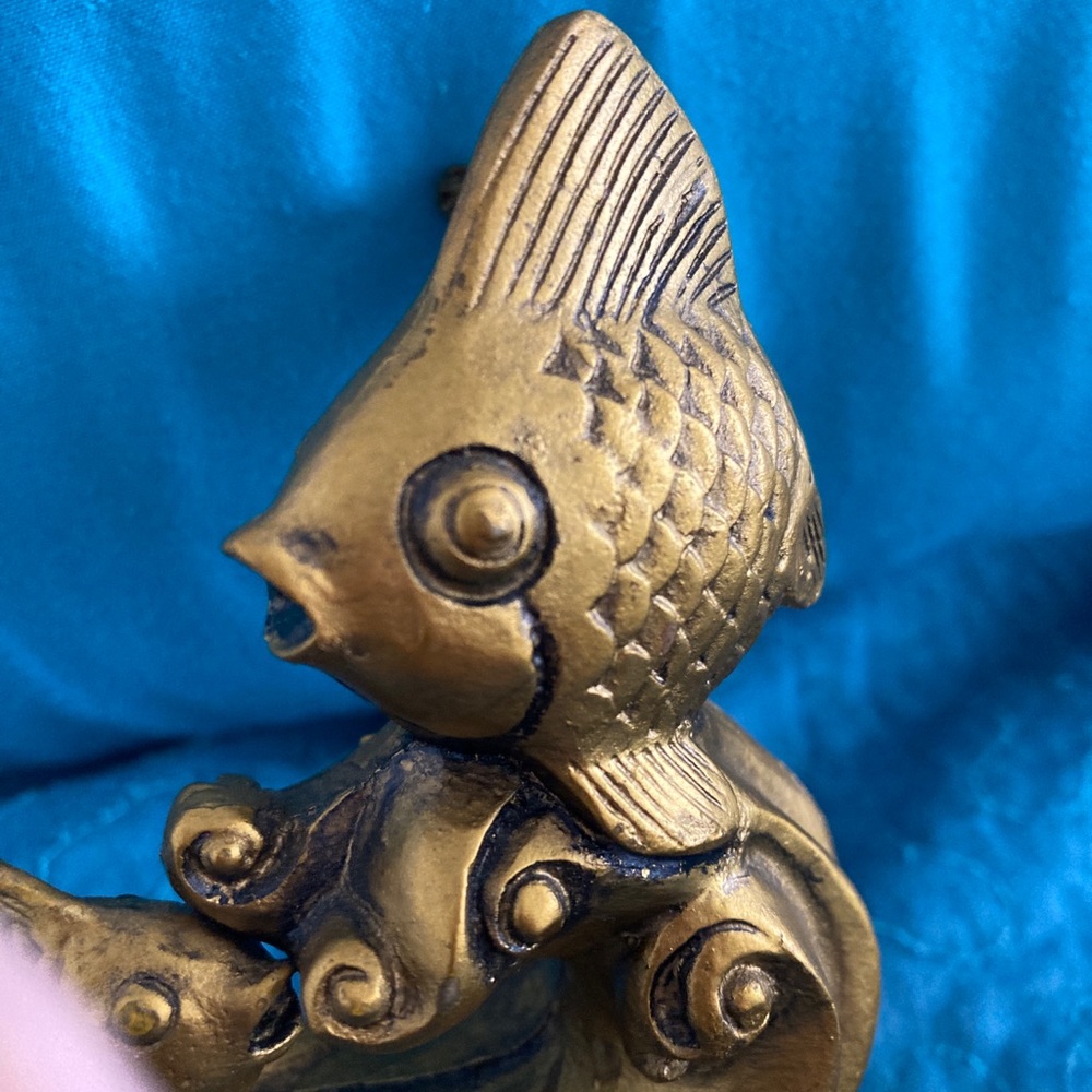 Bronze/copper miniature 5”x4” two fishes-koi or goldfish frolicking in water - Picture 6 of 6